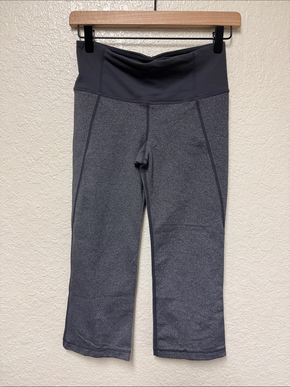 🍋 LULULEMON Gray Capri Slit Crop Leggings Dark Gray